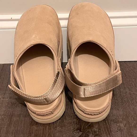 UGG Women’s Goldenstar Clog - Picture 3 of 8